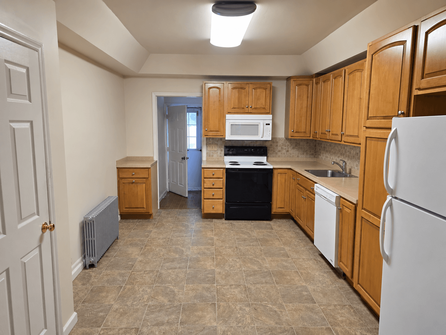 Palmyra Apartment: 126 N. Lincoln St.
