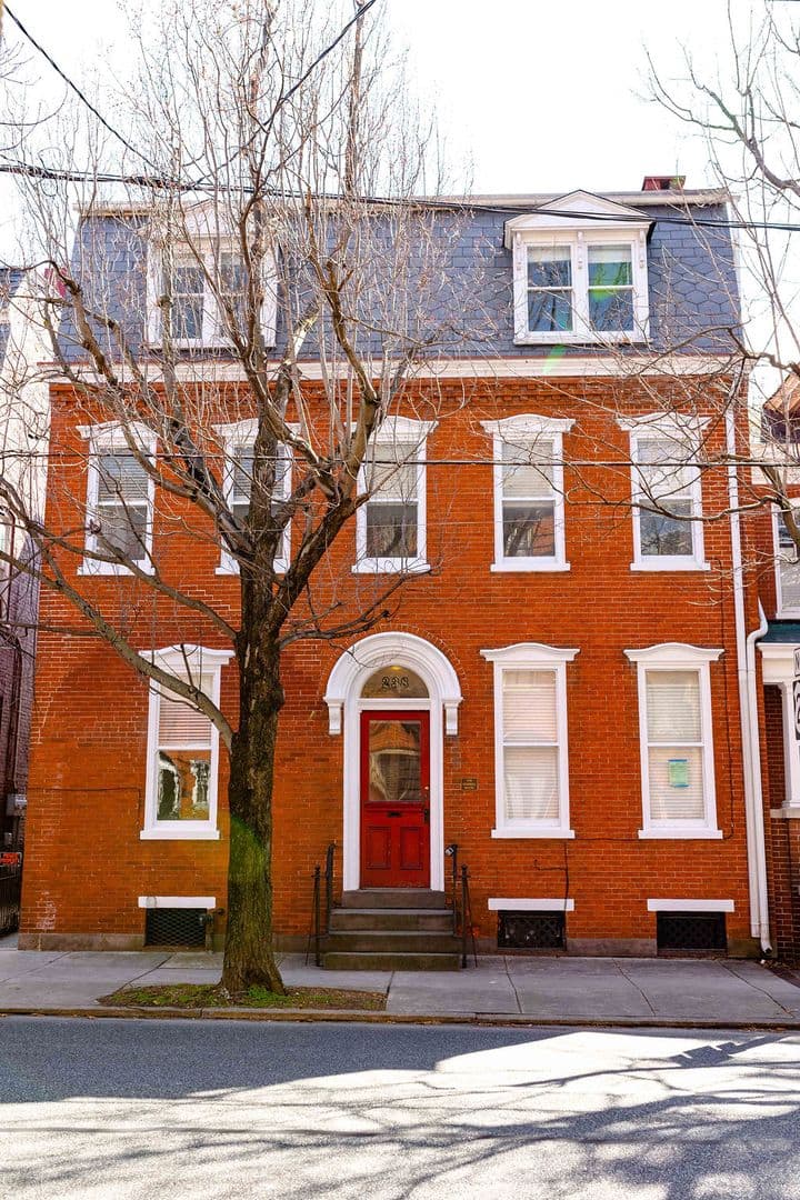 Lancaster Apartment: 238 E Orange St