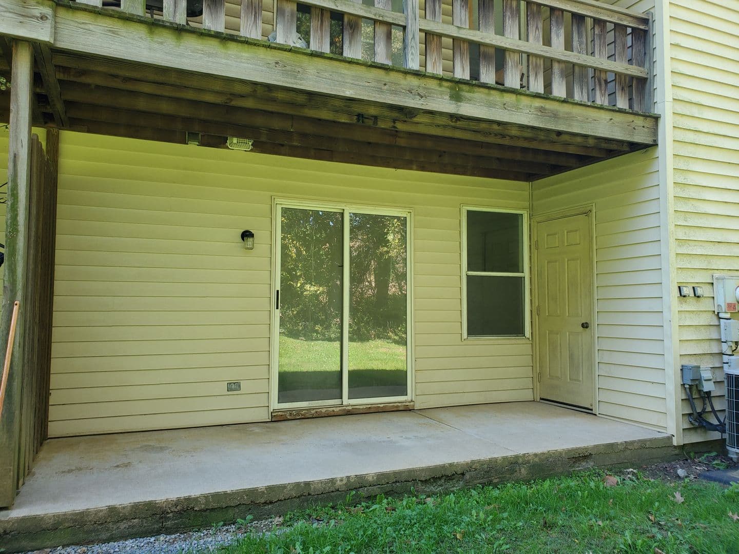 Lancaster Apartment: 405 Judie Lane