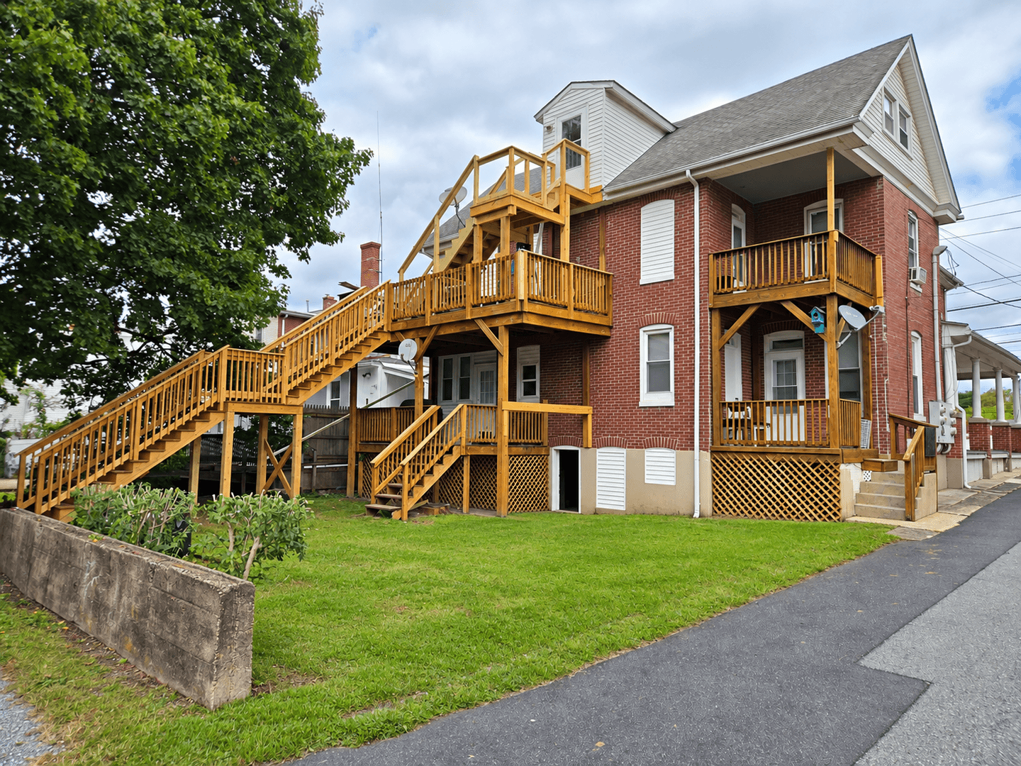 Elizabethtown Apartment: 36-38 N Poplar St.