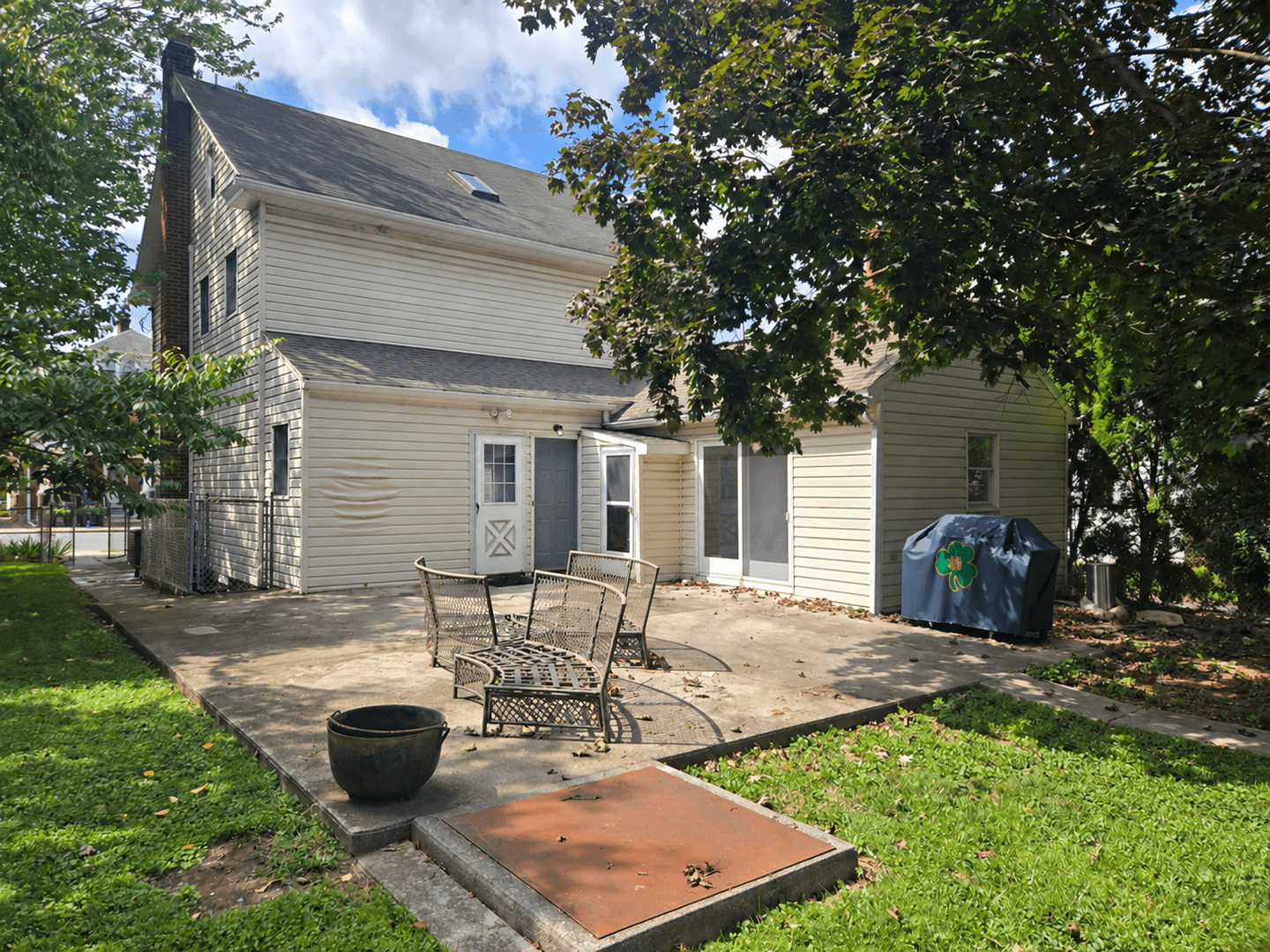 Palmyra Apartment: 126 N. Lincoln St.