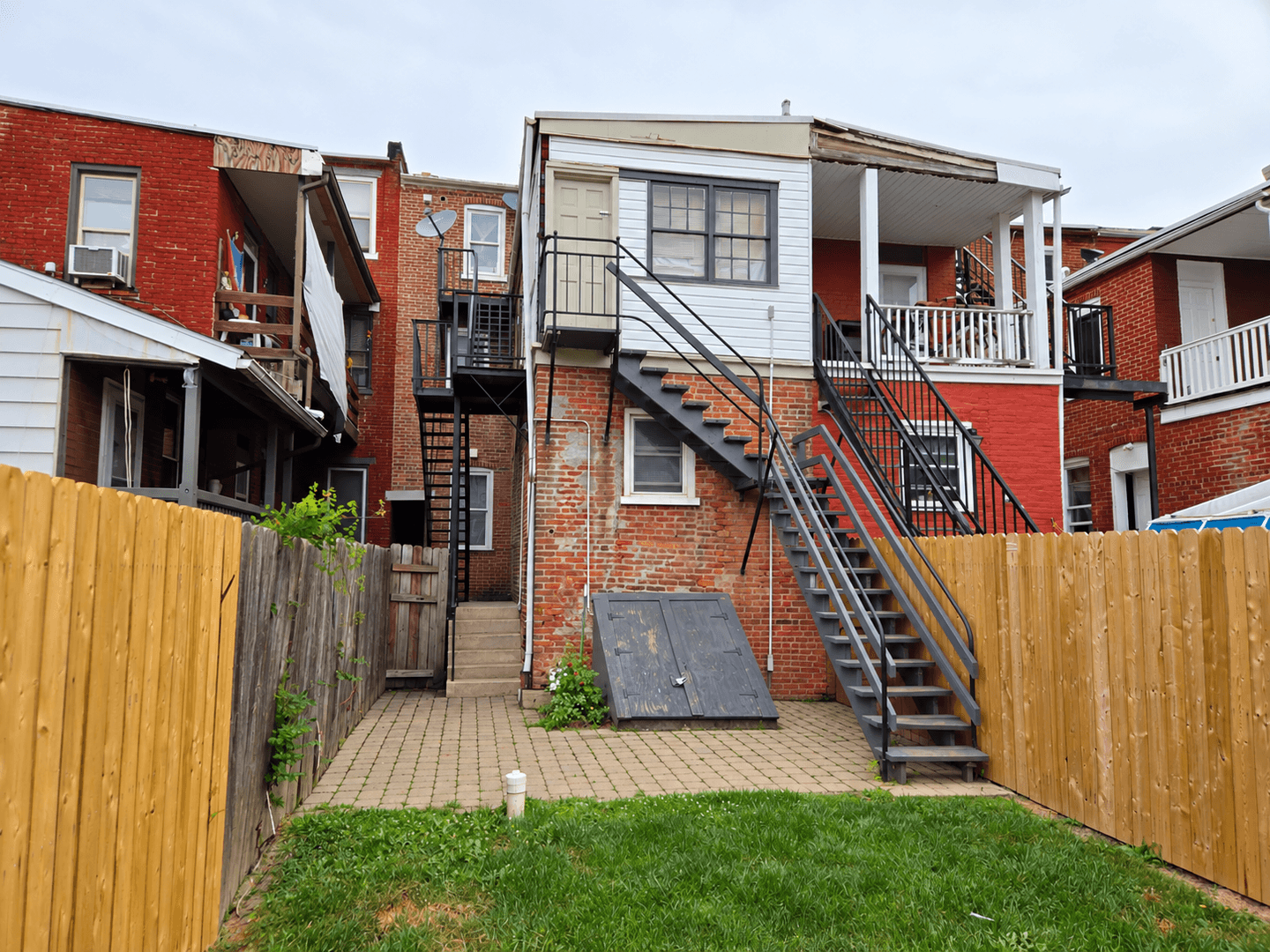 Lancaster Apartment: 684 Columbia Ave.