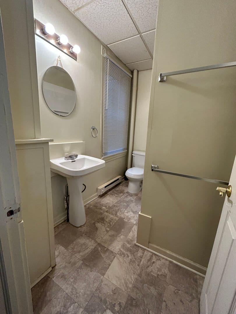 Lancaster Apartment: 684 Columbia Ave.