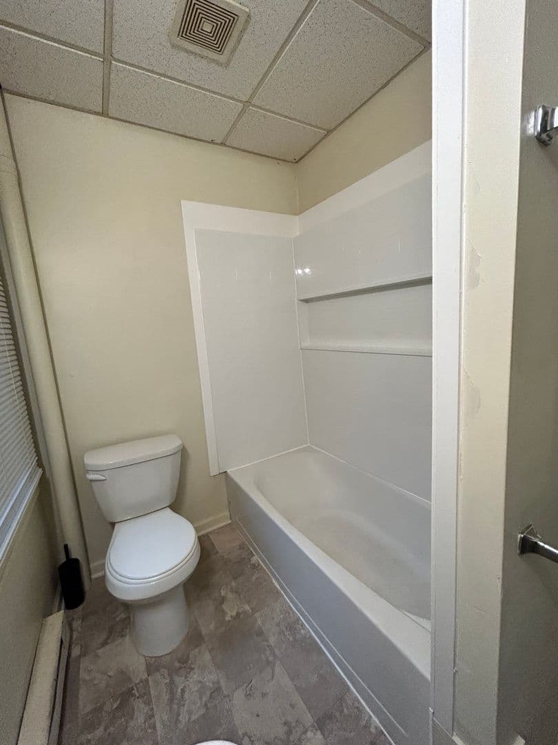 Lancaster Apartment: 684 Columbia Ave.