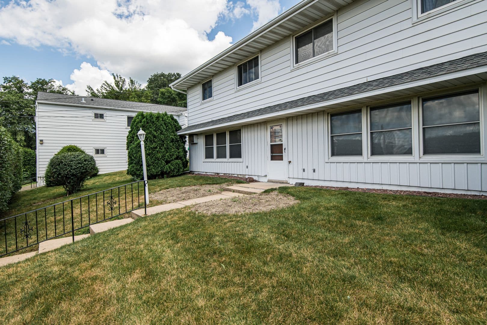 Rochester Apartment: 1933 3rd Ave NW