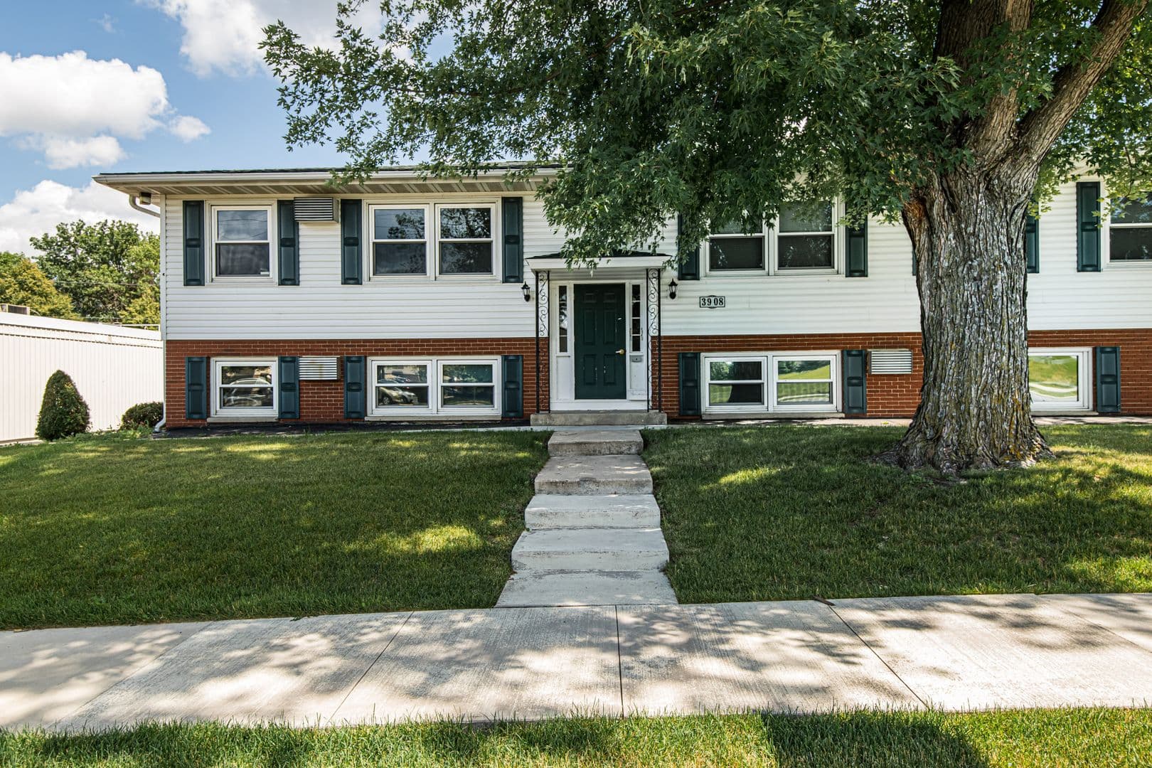 Rochester Apartment: 3906 18th Ave NW