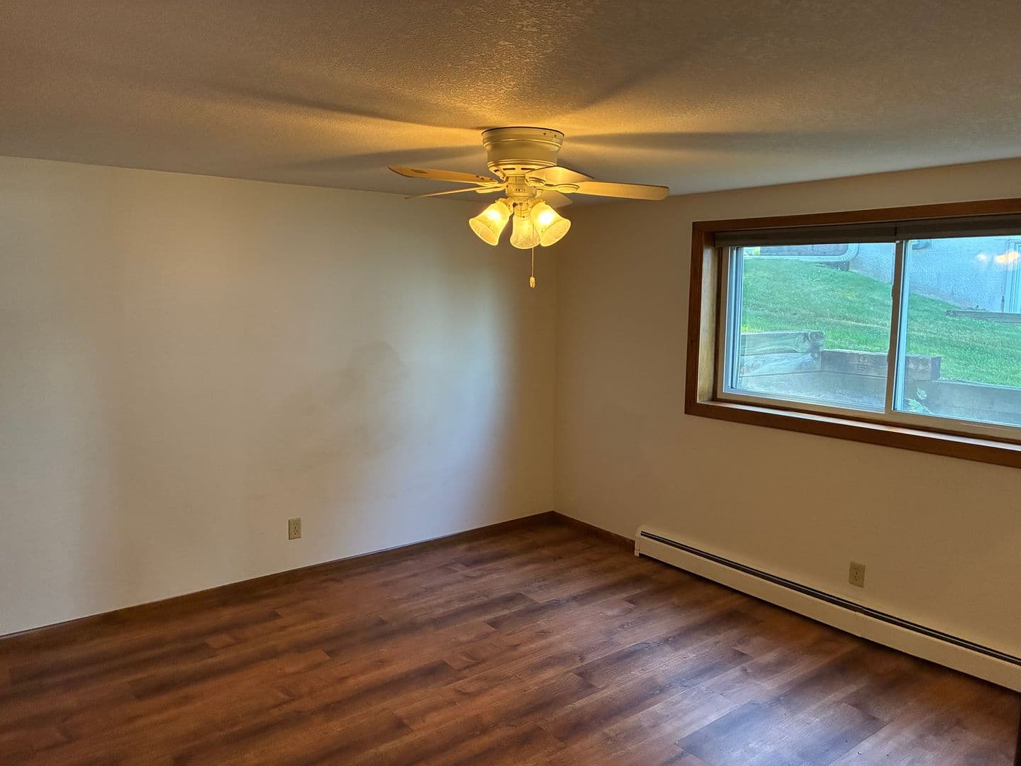 Rochester Apartment: 1933 3rd Ave NW