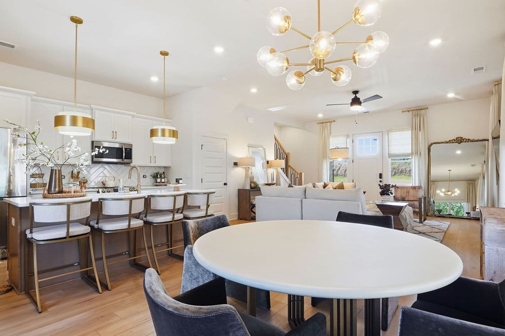 Hoover House: 4566 Everlee Parkway