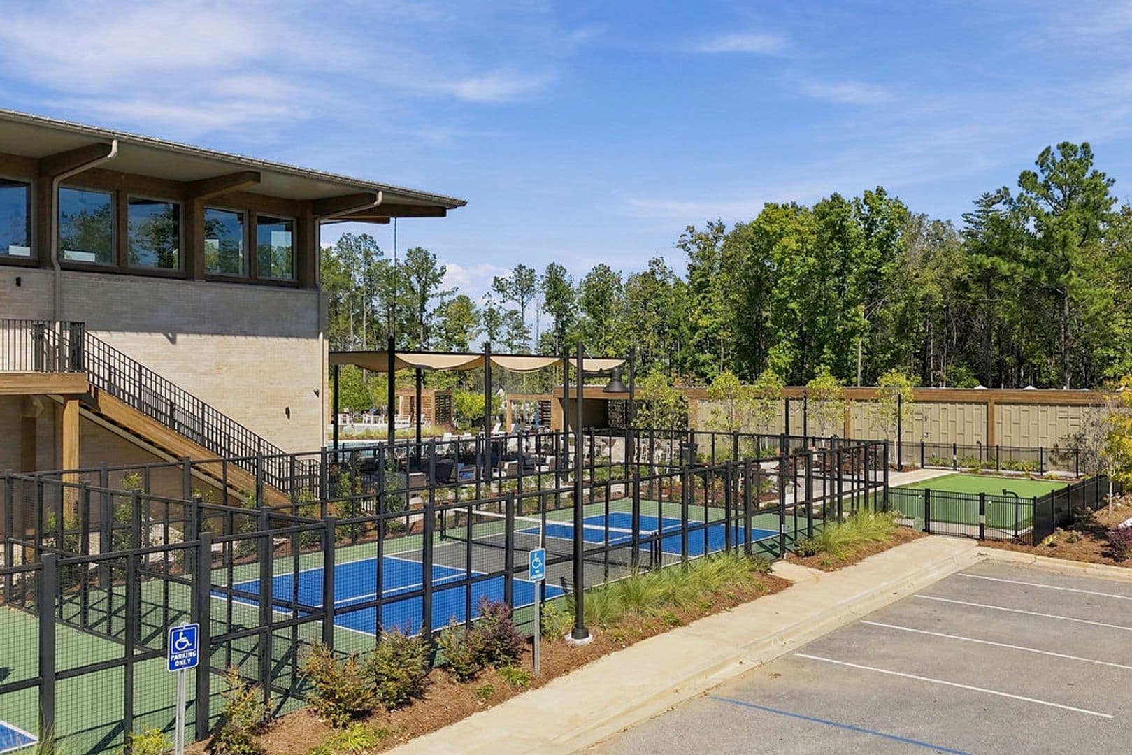 Hoover House: 4566 Everlee Parkway