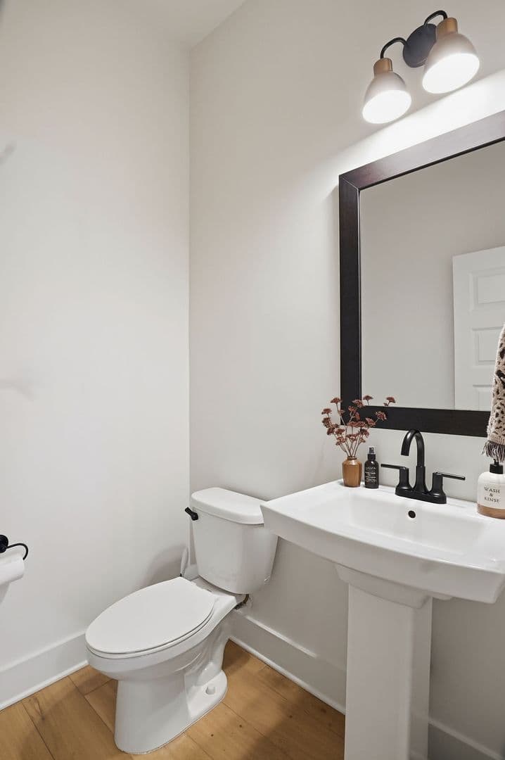 Hoover House: 4566 Everlee Parkway