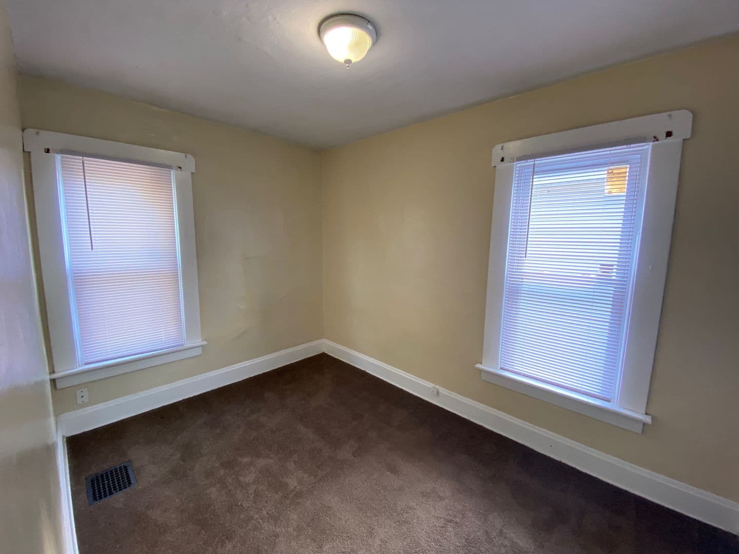 Columbus Apartment: 50 W Maynard Ave