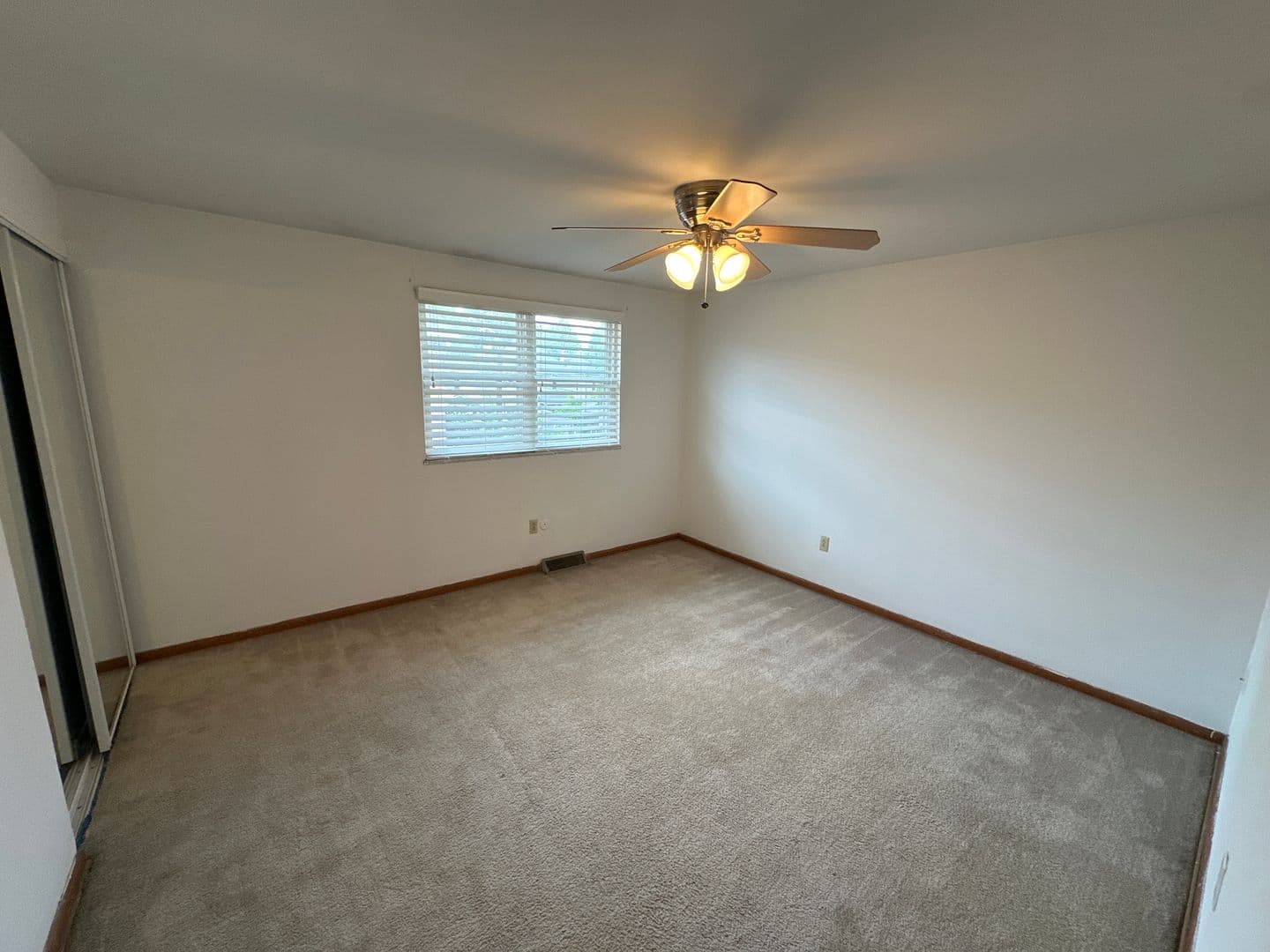 Columbus Apartment: 1444-1466 Worthington St