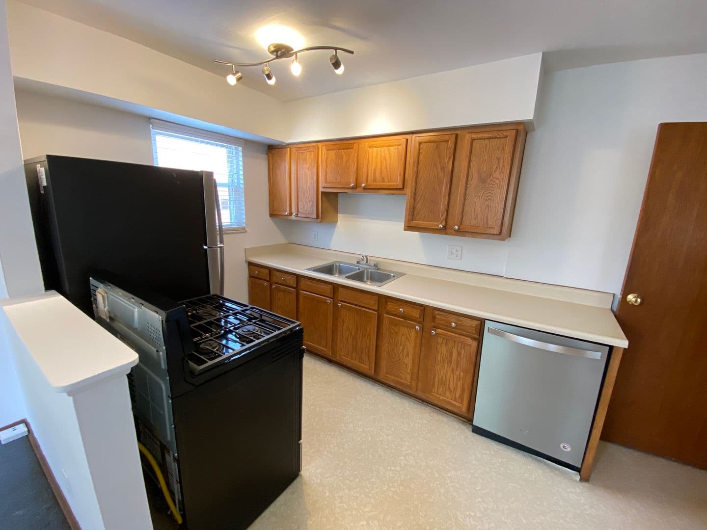 Columbus Apartment: 1444-1466 Worthington St