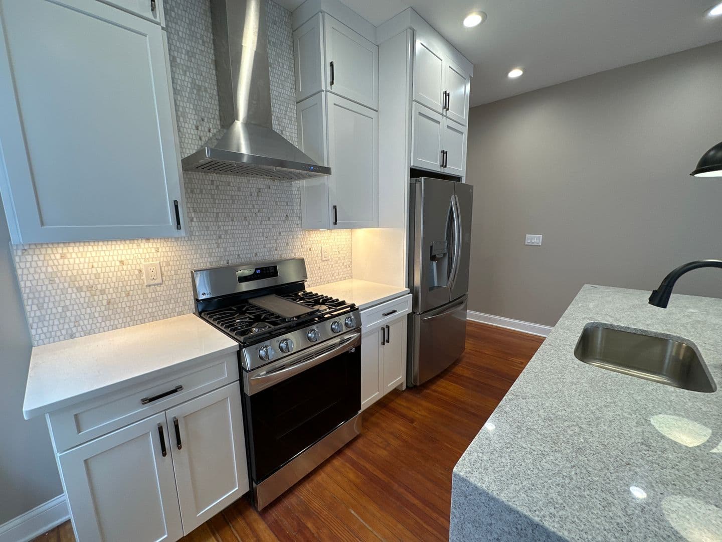 Columbus Apartment: 235-237 W 8th Ave