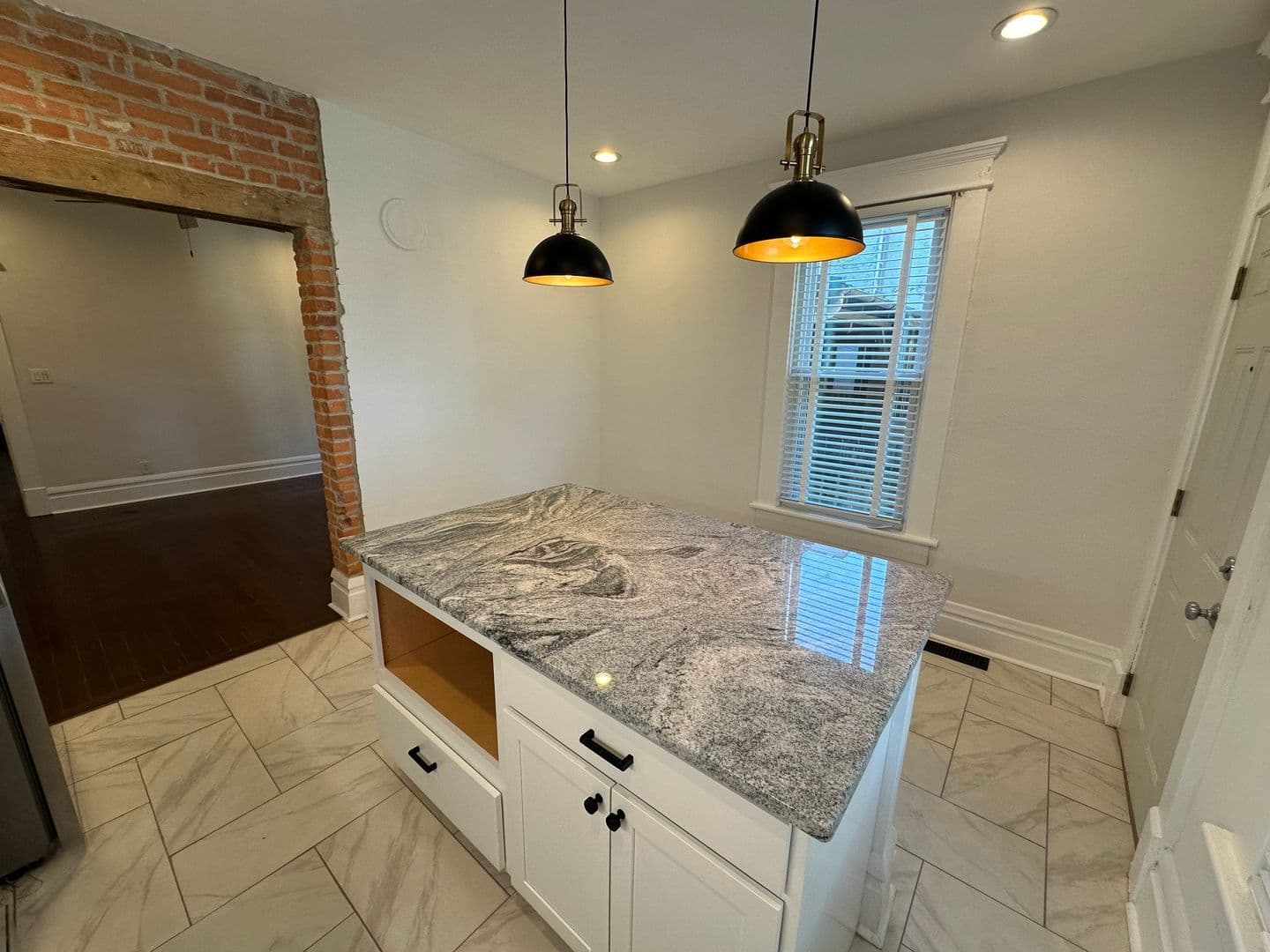 Columbus Apartment: 1495 Michigan Ave