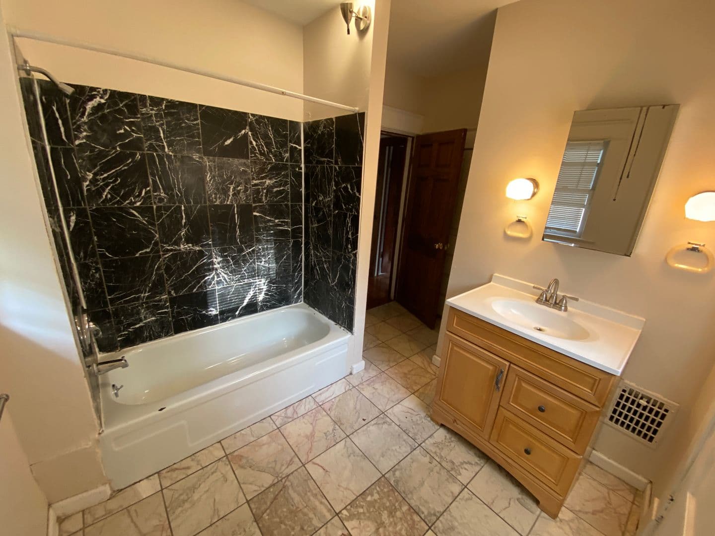 Columbus Apartment: 2334 Indianola Ave
