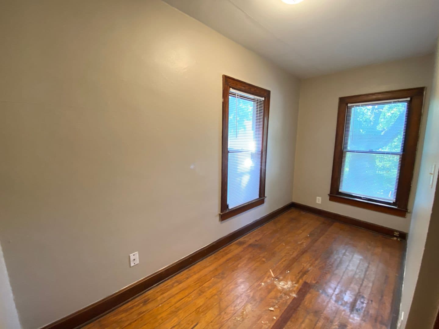 Columbus Apartment: 215-217 E Maynard  Ave