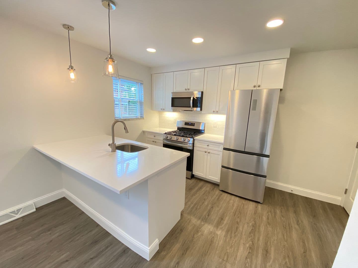 Columbus Apartment: 1444-1466 Worthington St