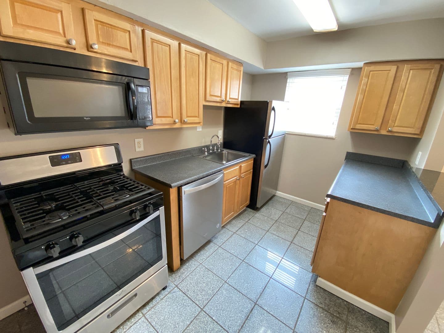 Columbus Apartment: 1444-1466 Worthington St
