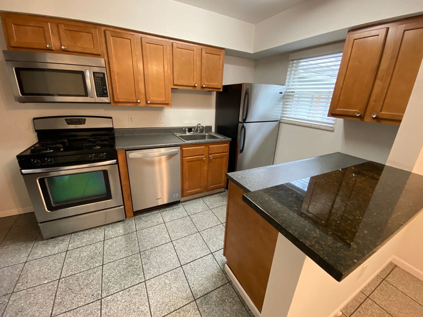 Columbus Apartment: 1451-1461 Worthington St