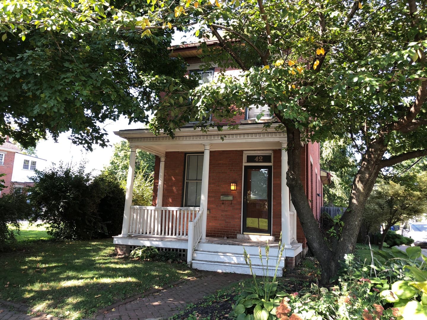 Columbus House: 42 E 3rd Ave
