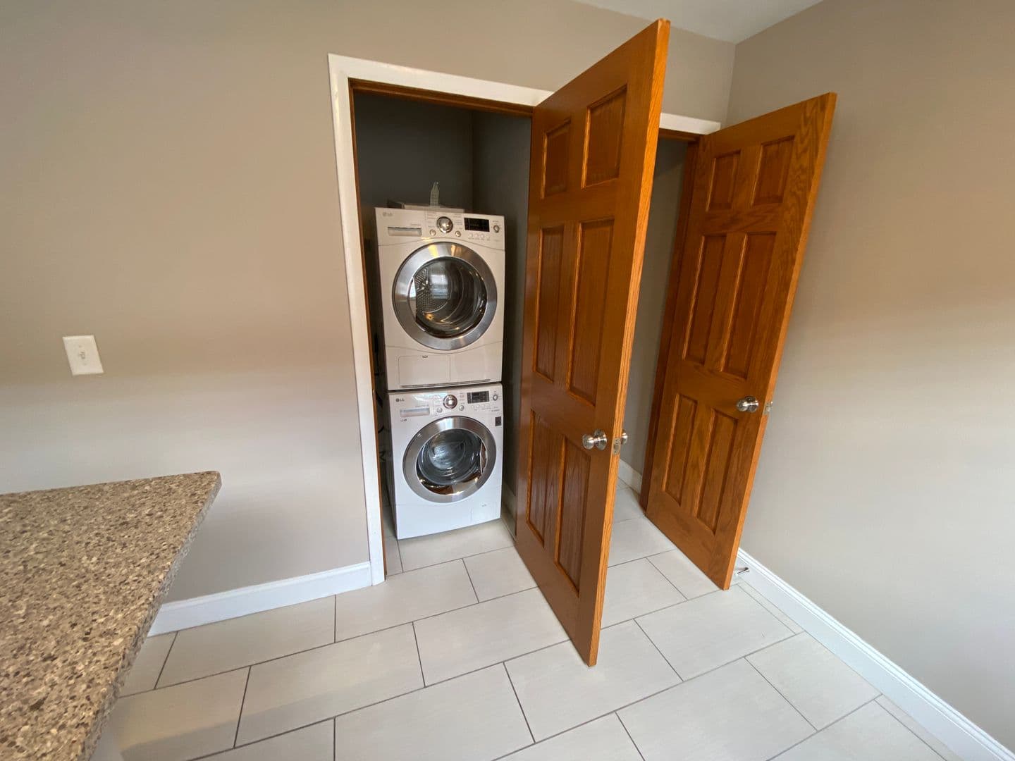 Columbus Apartment: 1444-1466 Worthington St