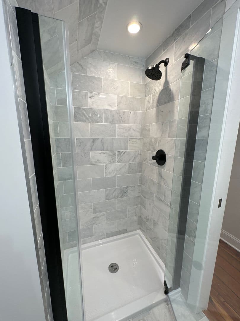 Columbus Apartment: 235-237 W 8th Ave