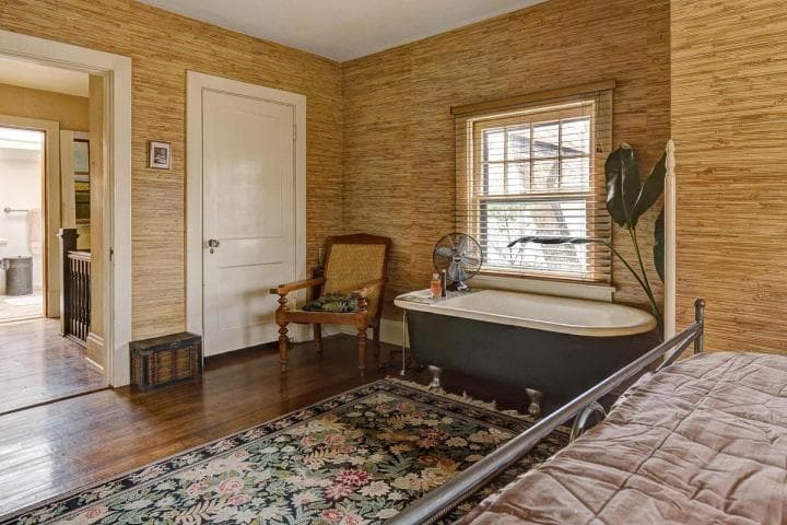 Columbus Apartment: 2112 Iuka Ave