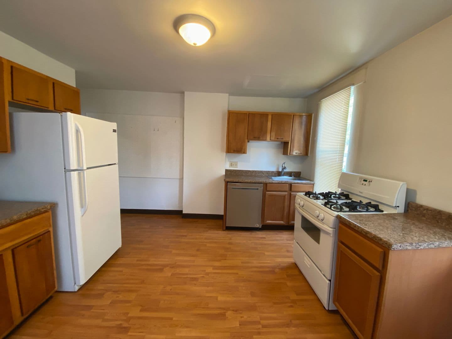 Columbus Apartment: 50 W Maynard Ave