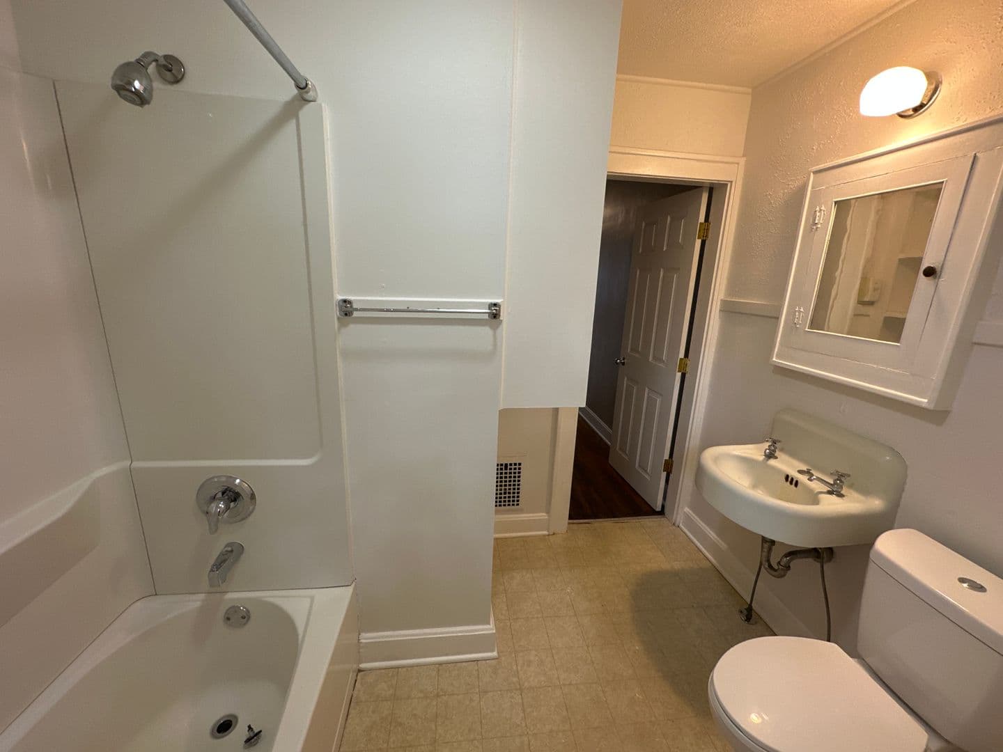 Columbus Apartment: 72 W Patterson Ave