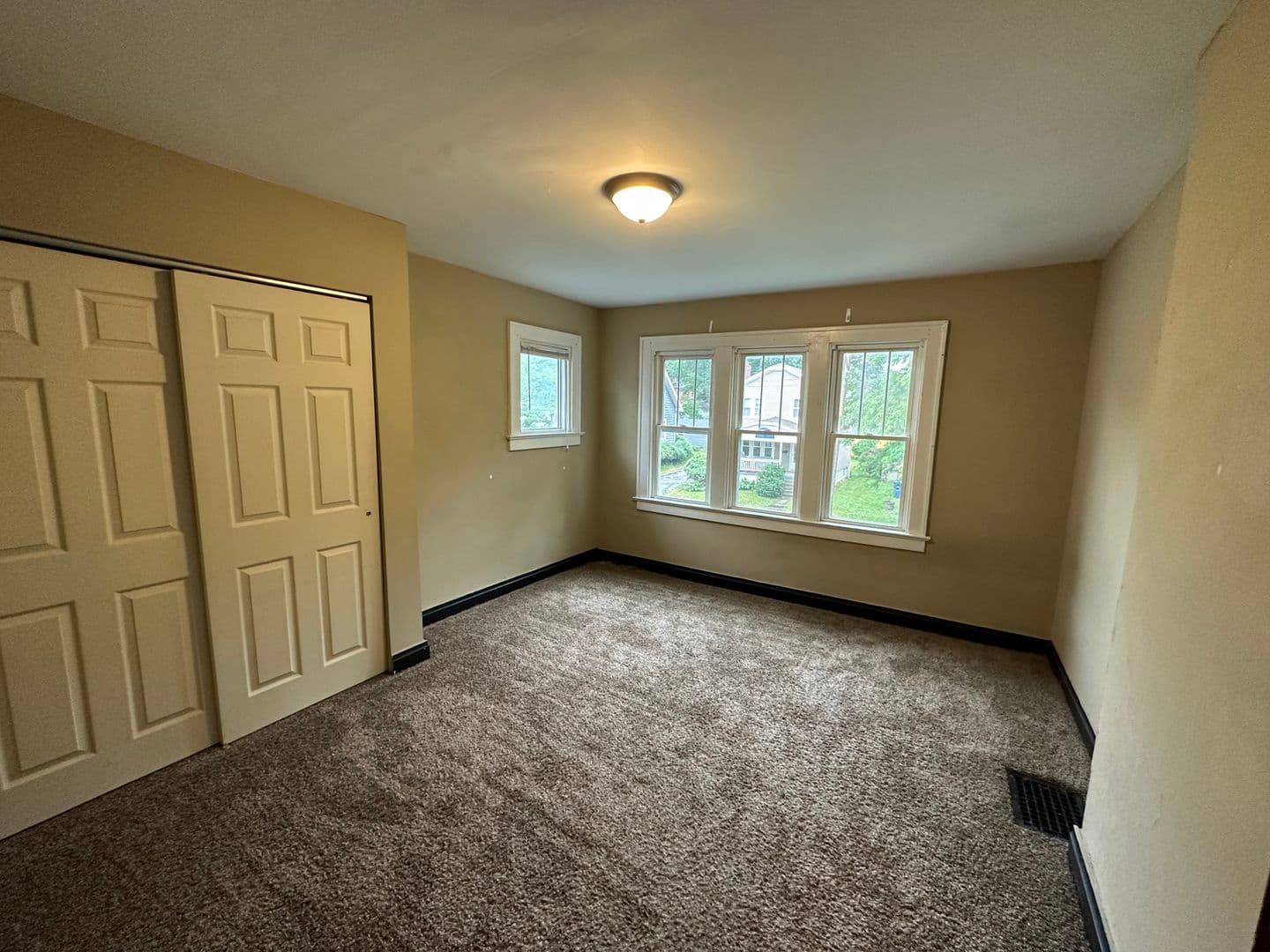 Columbus Apartment: 178 E Tompkins Ave