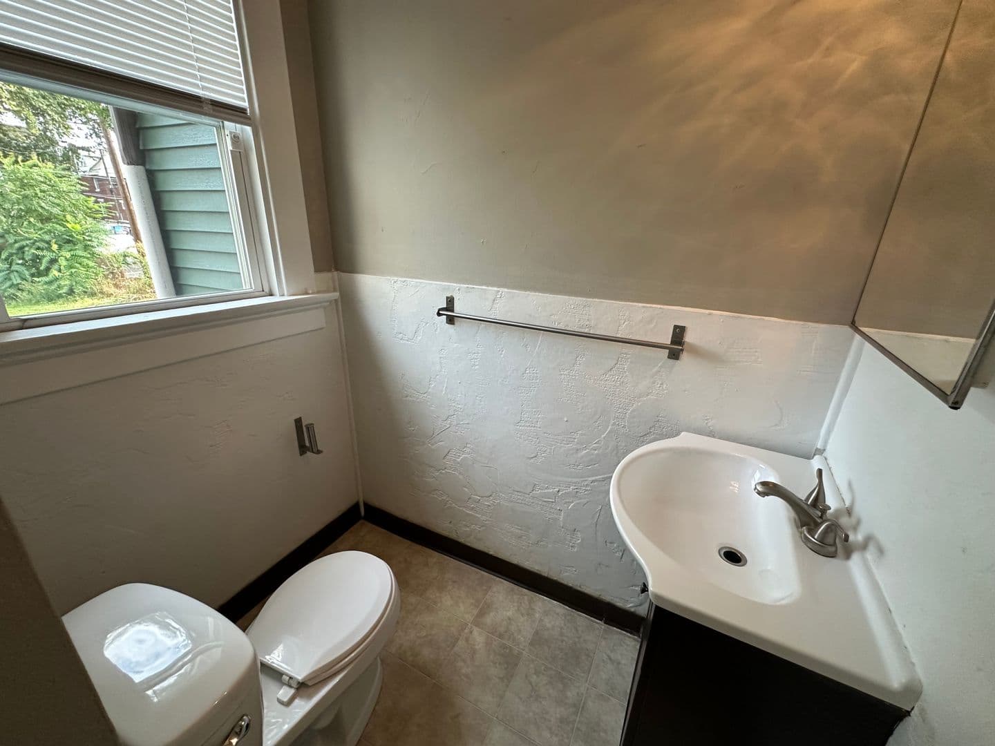Columbus House: 184 E 12th Ave