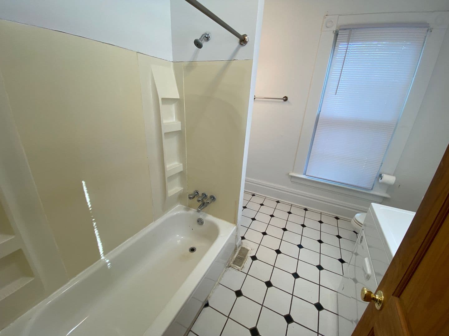 Columbus Apartment: 160 W 9th Ave