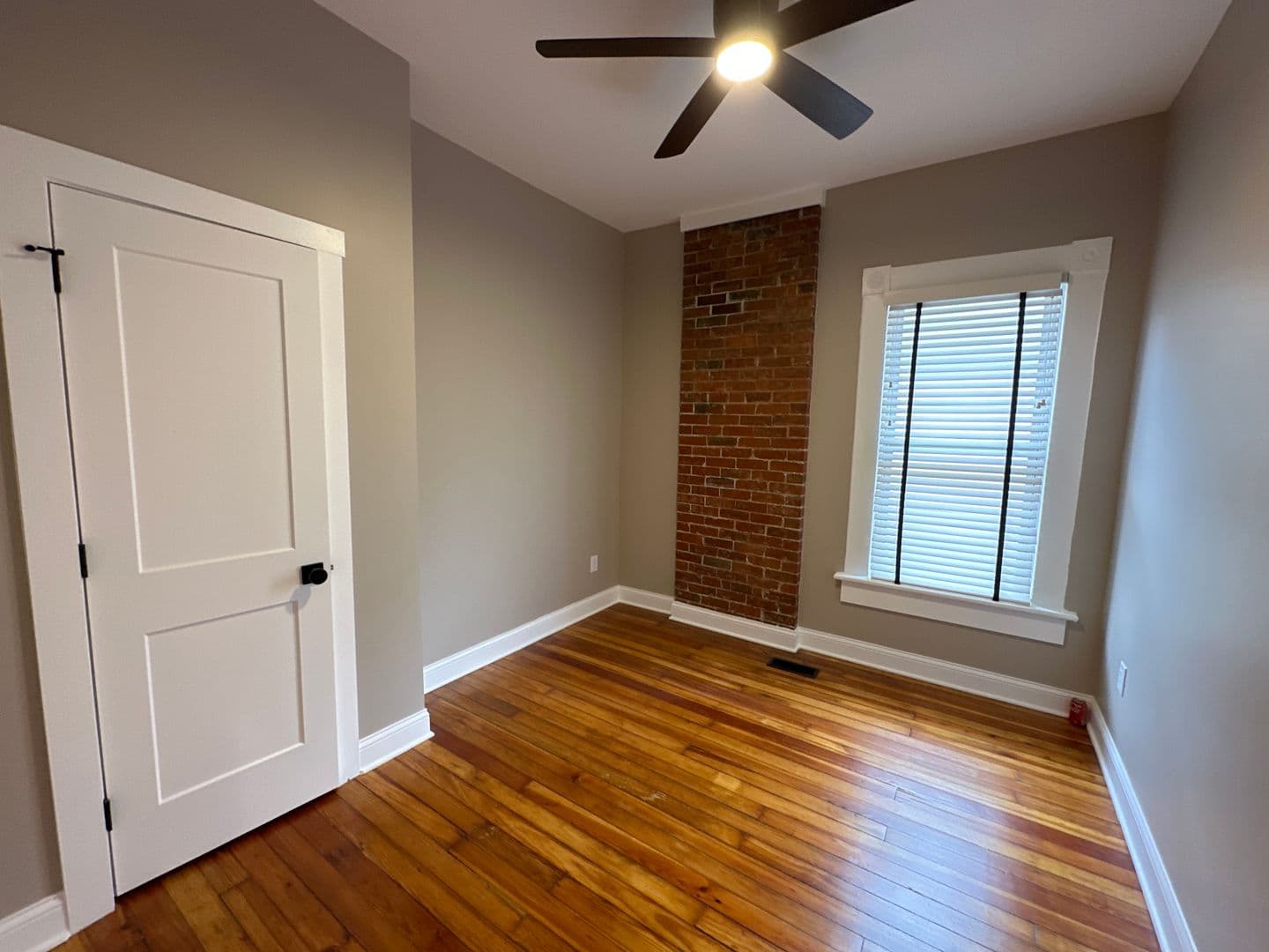 Columbus Apartment: 235-237 W 8th Ave