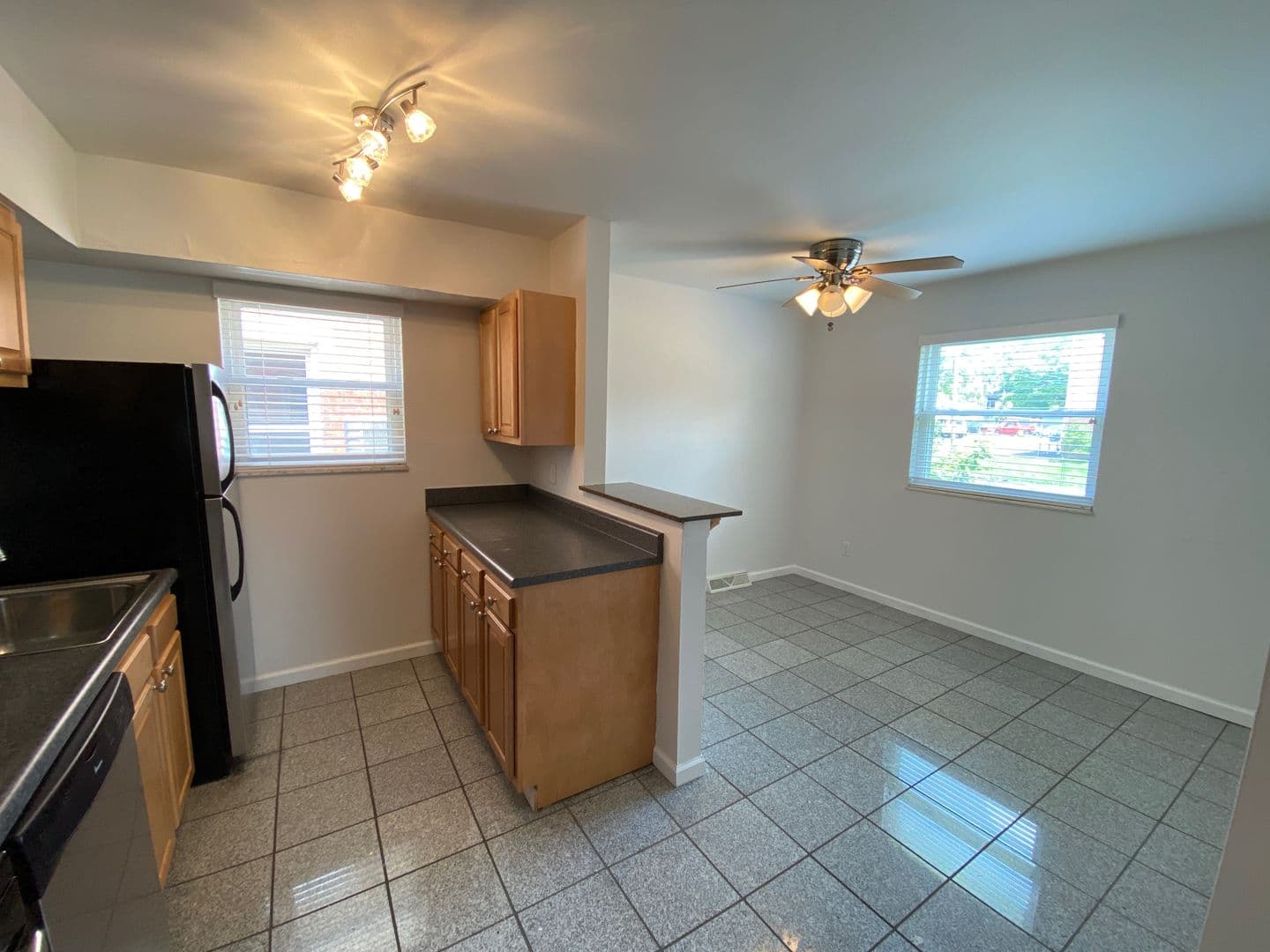 Columbus Apartment: 1451-1461 Worthington St