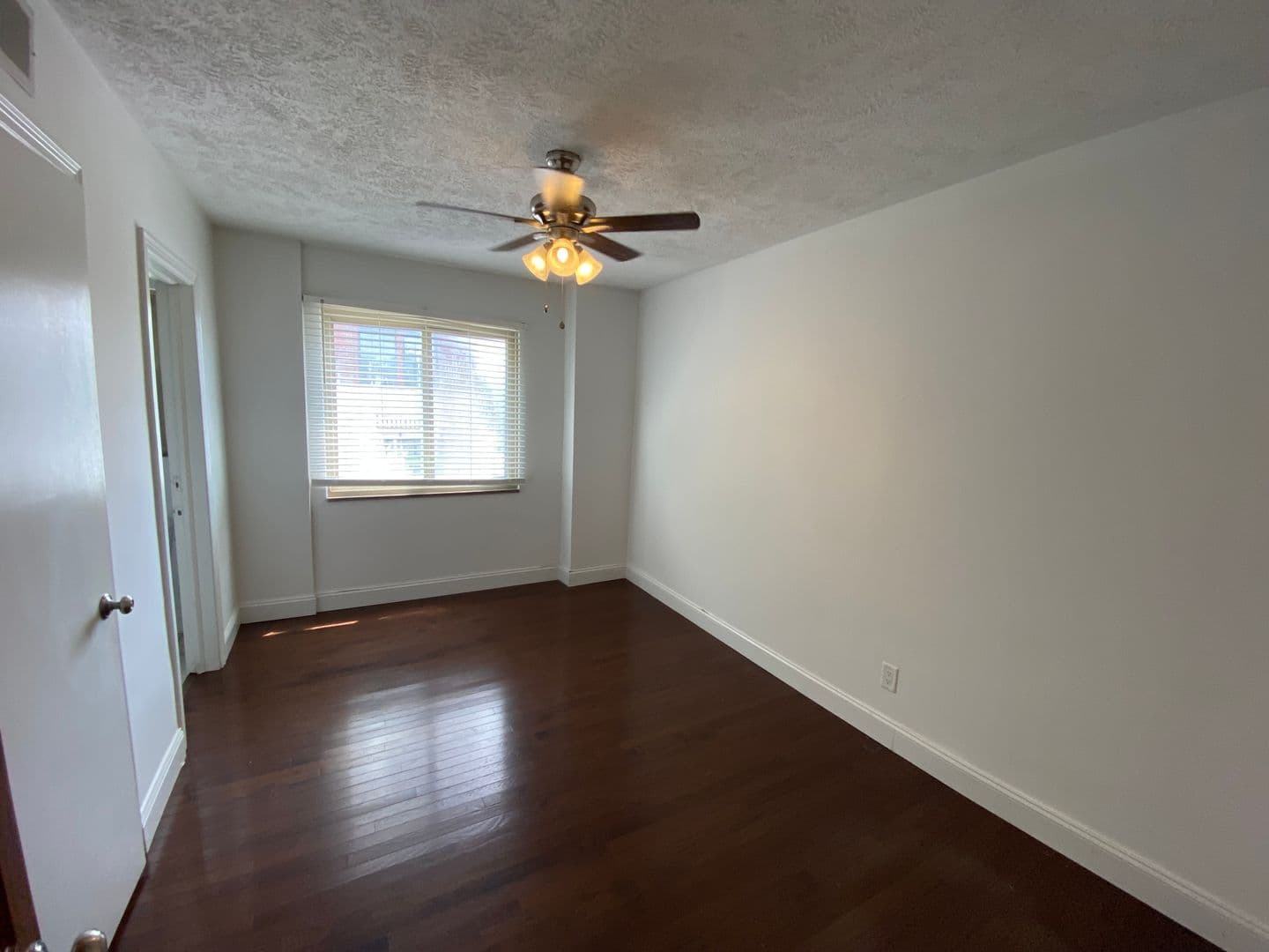 Columbus Apartment: 1944-1946 N High St