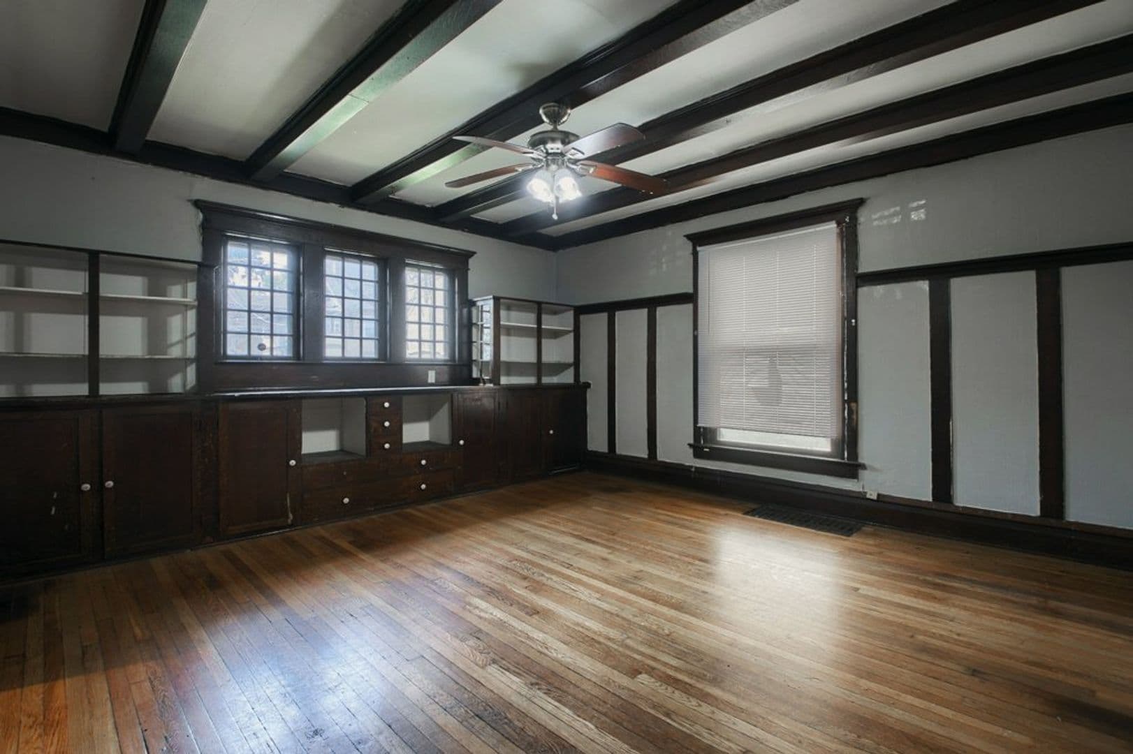 Columbus Apartment: 1885-1887 N 4th St