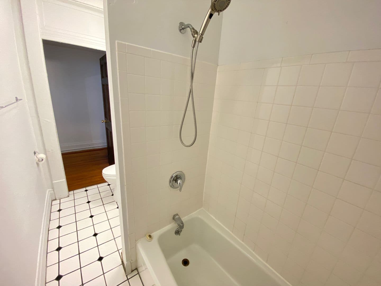 Columbus Apartment: 4-16 E Norwich Ave
