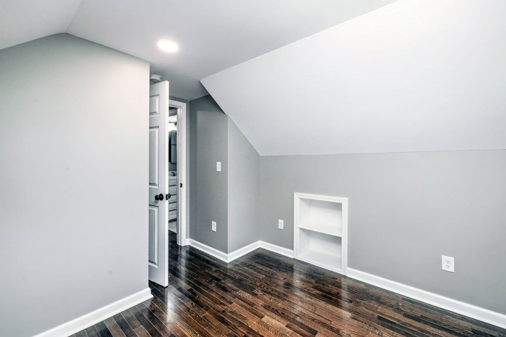Columbus House: 422 E 15th