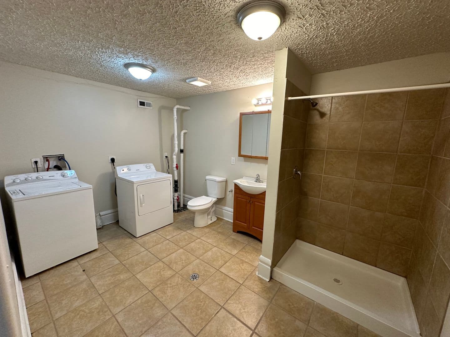 Columbus House: 265 E 11th Ave