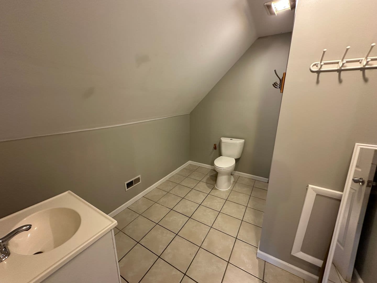 Columbus Apartment: 148 W 9th & 1546 Highland St