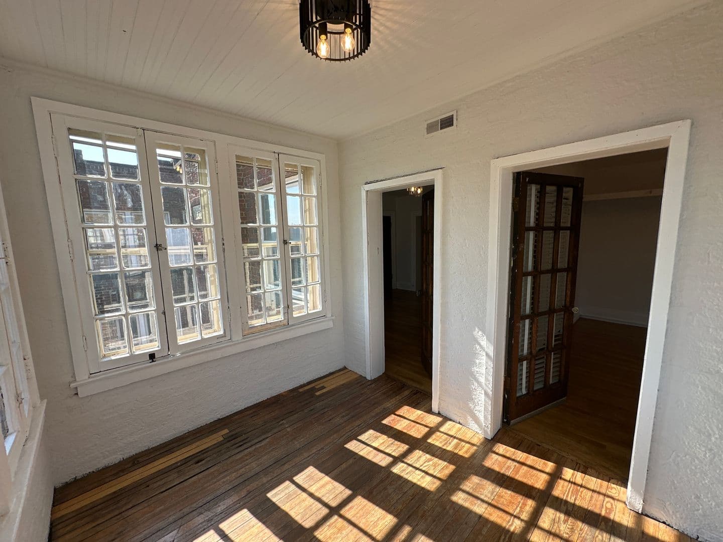 Columbus Apartment: 4-16 E Norwich Ave