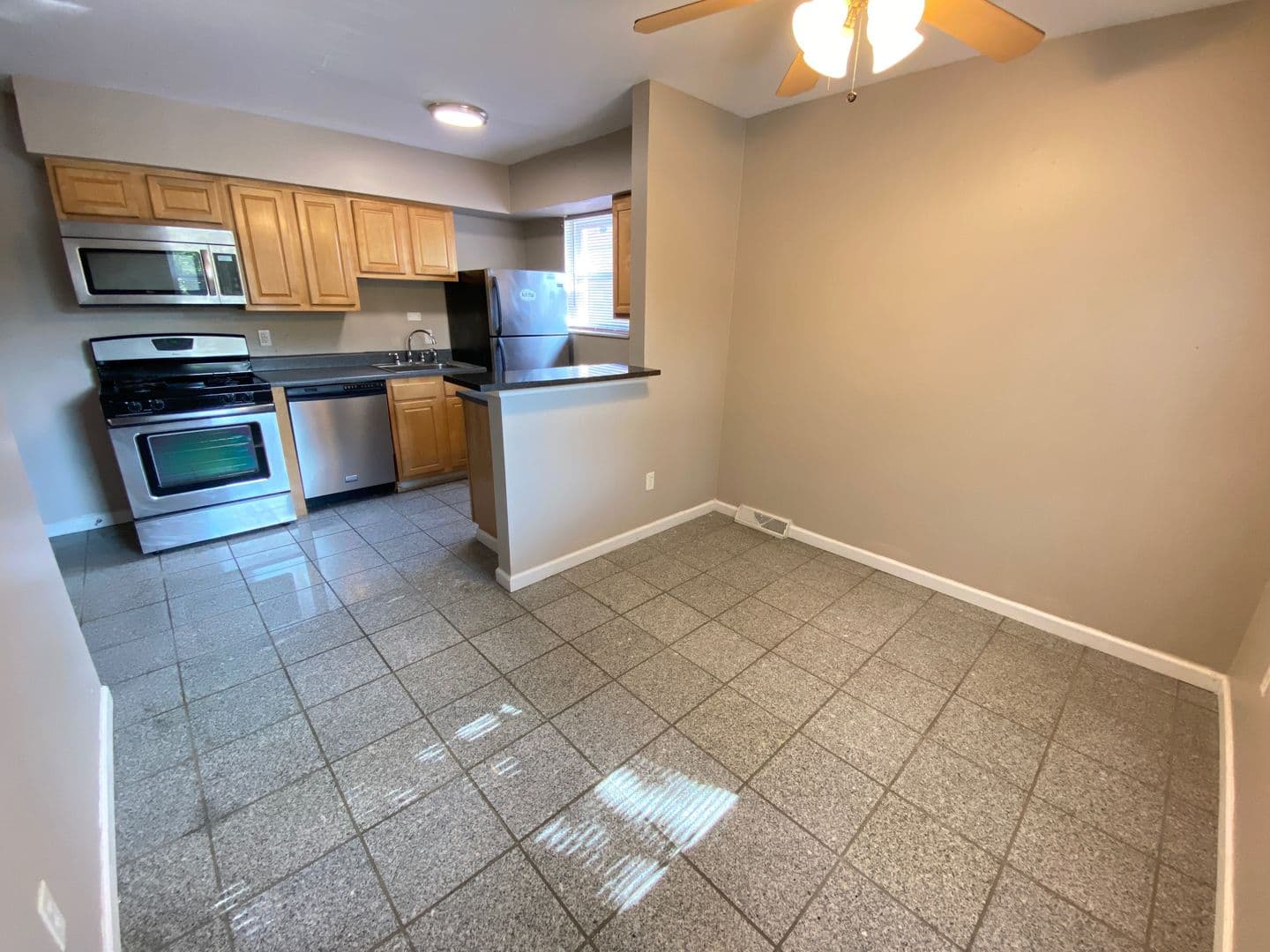 Columbus Apartment: 1444-1466 Worthington St
