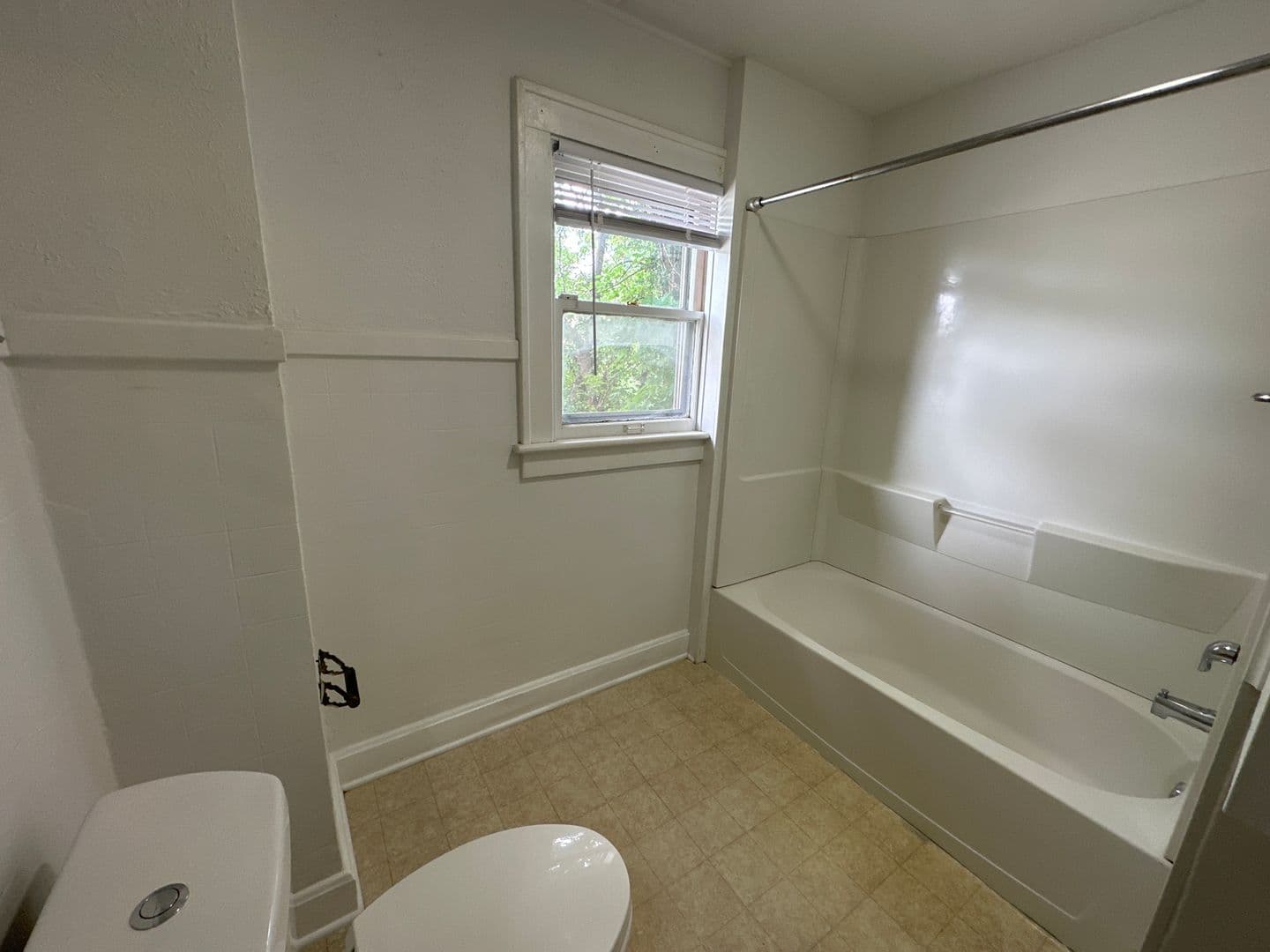 Columbus Apartment: 72 W Patterson Ave