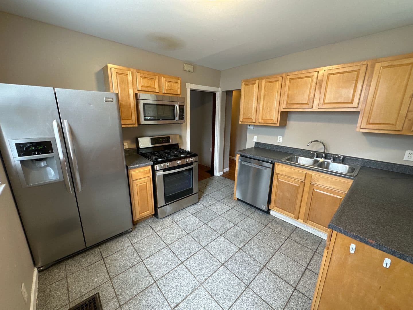 Columbus Apartment: 1932-1934 Summit St
