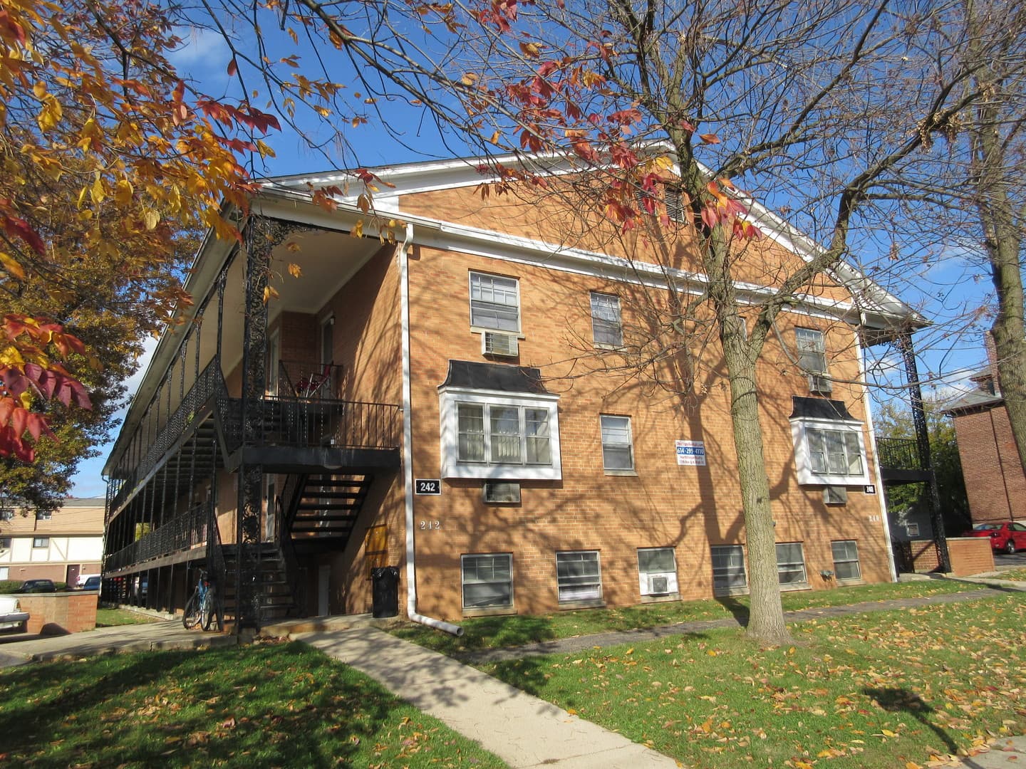 Columbus Apartment: 240-242 W 8th Ave