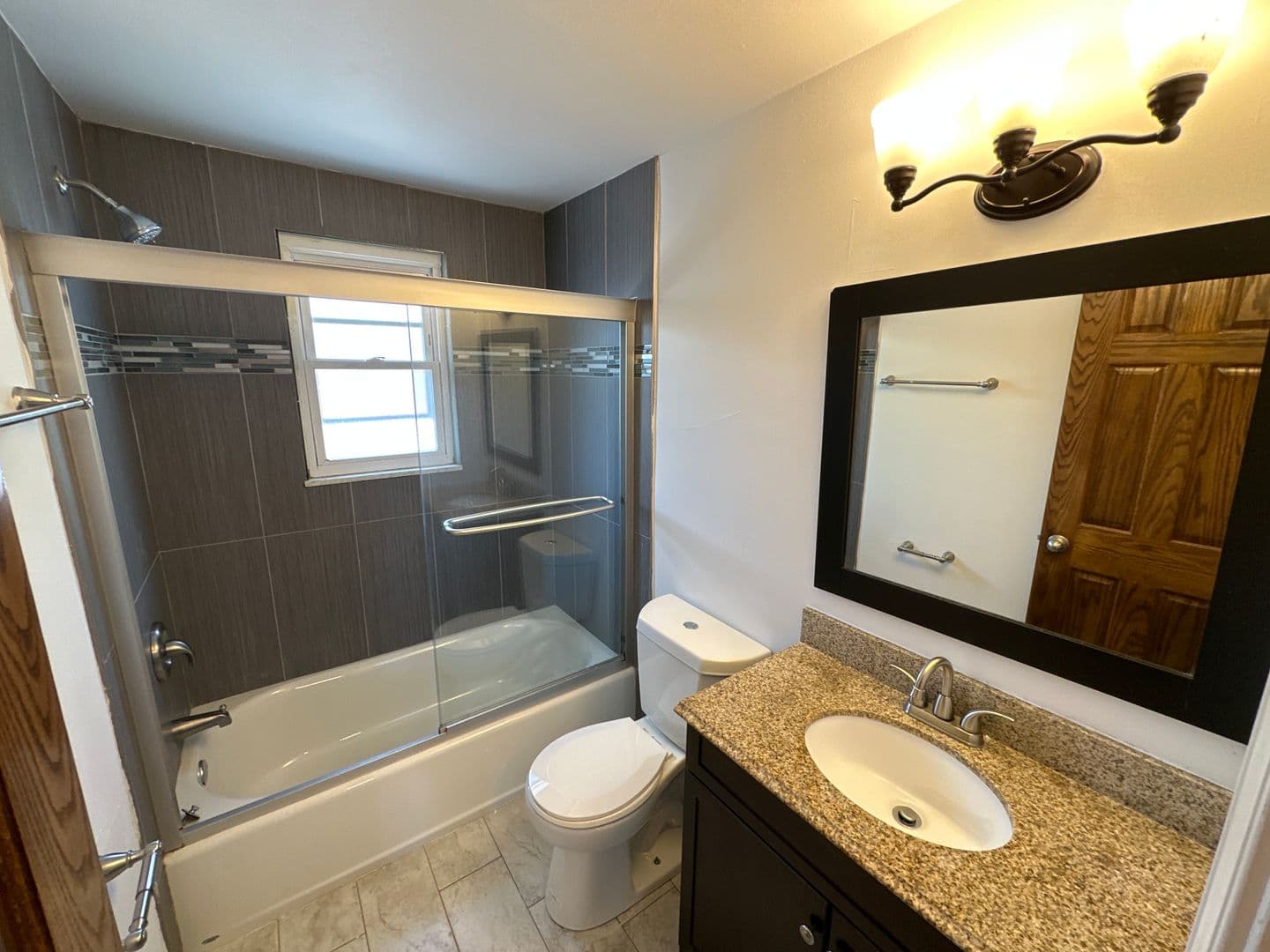 Columbus Apartment: 1444-1466 Worthington St