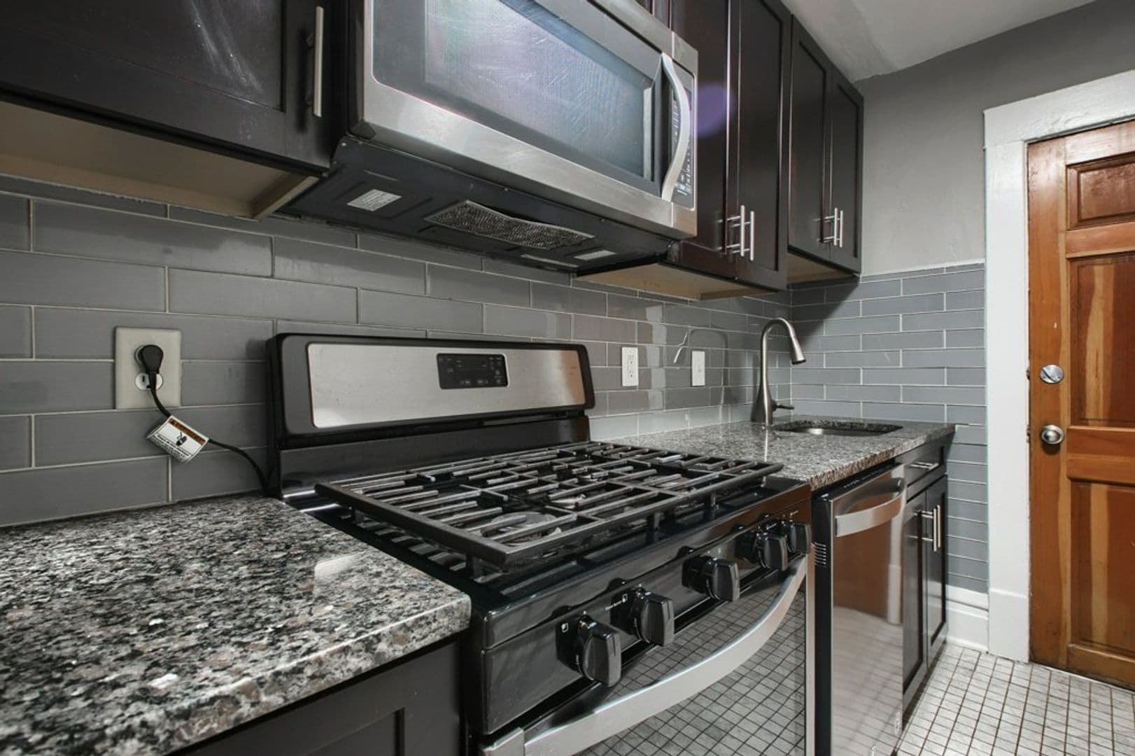 Columbus Apartment: 1885-1887 N 4th St