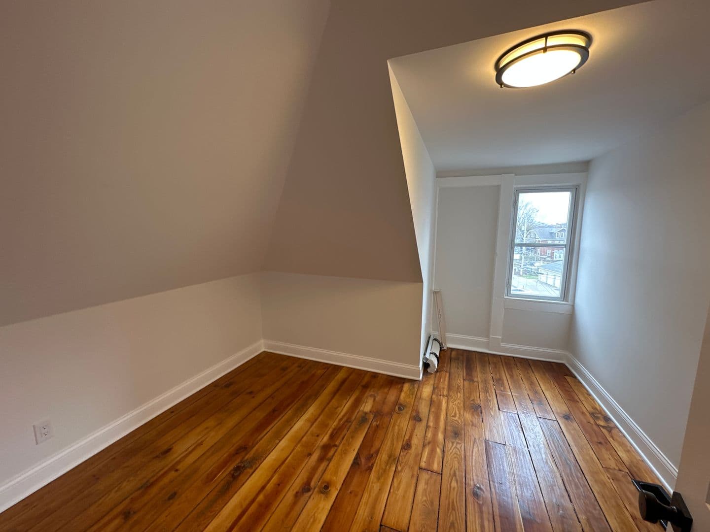 Columbus Apartment: 235-237 W 8th Ave