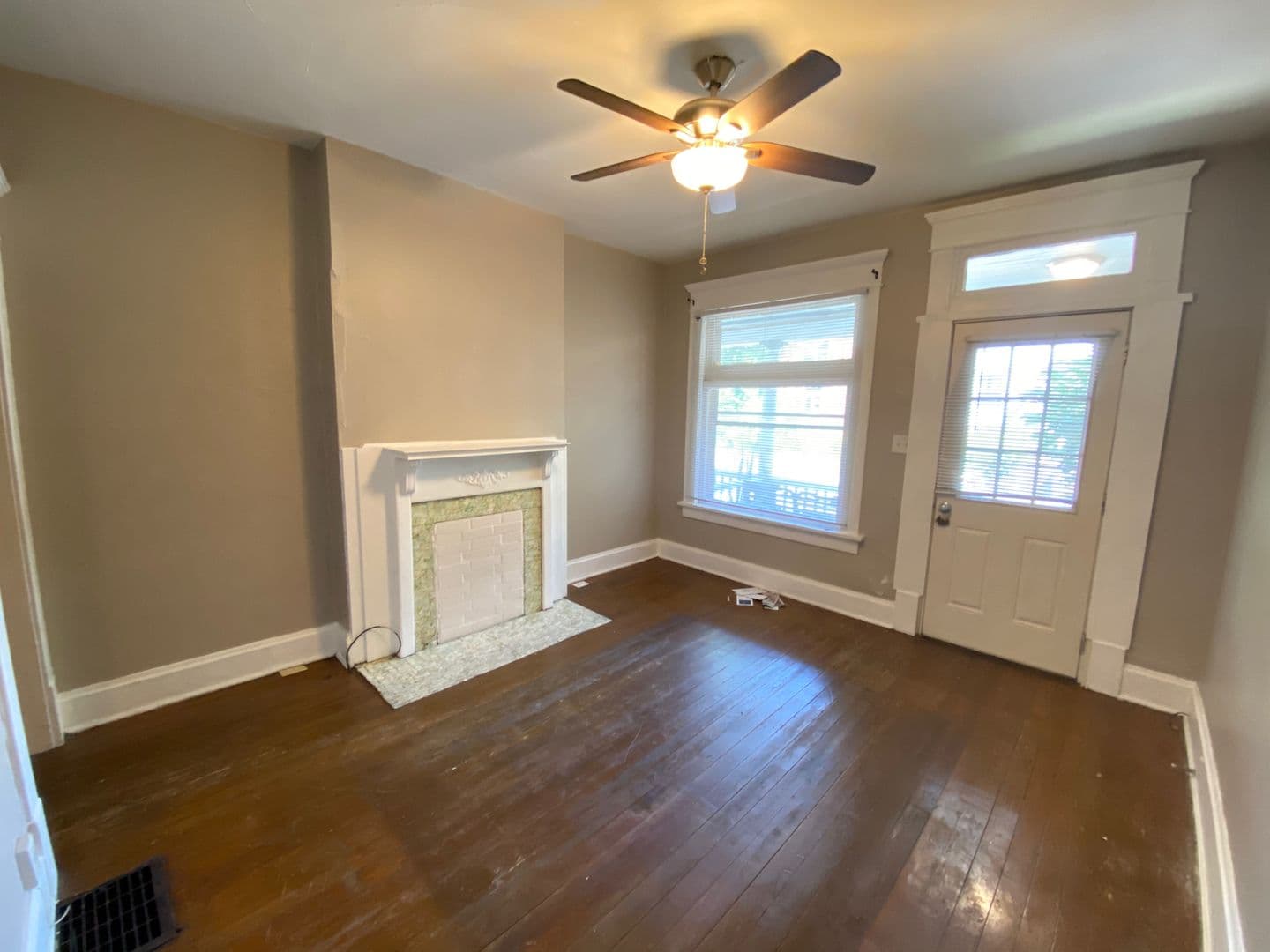 Columbus Apartment: 215-217 E Maynard  Ave